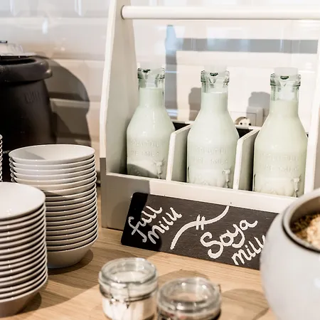 - The Niu, Dairy Hotel Haarlem