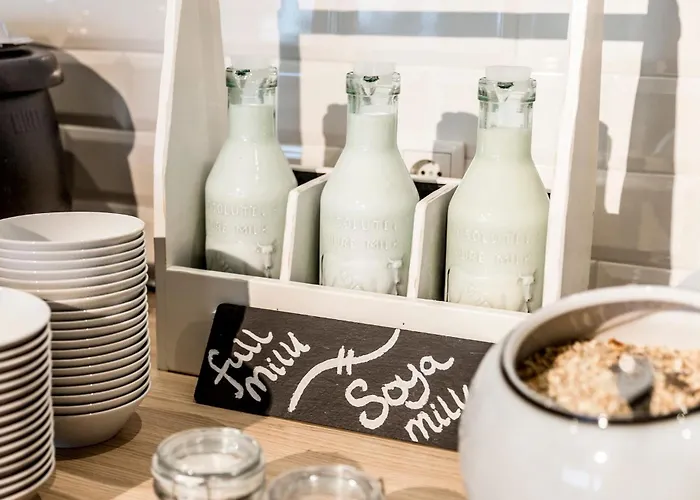 - The Niu, Dairy ホテル